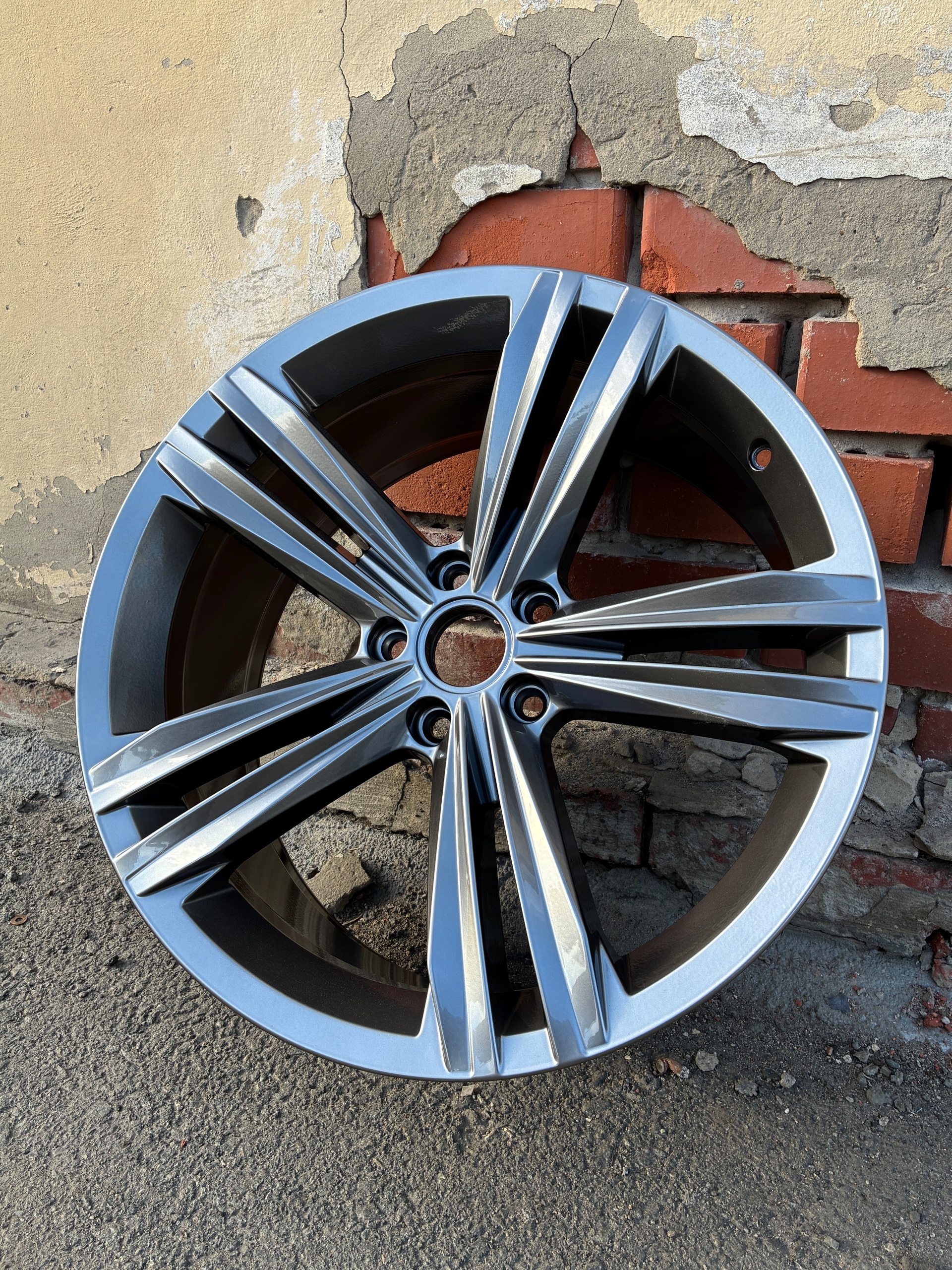 Диск BMW в цвете Ferric Grey II